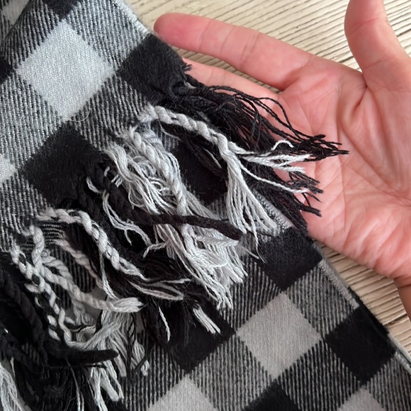 Cashmere 100% made in Scotland checkered scarf - Picture 2 of 3